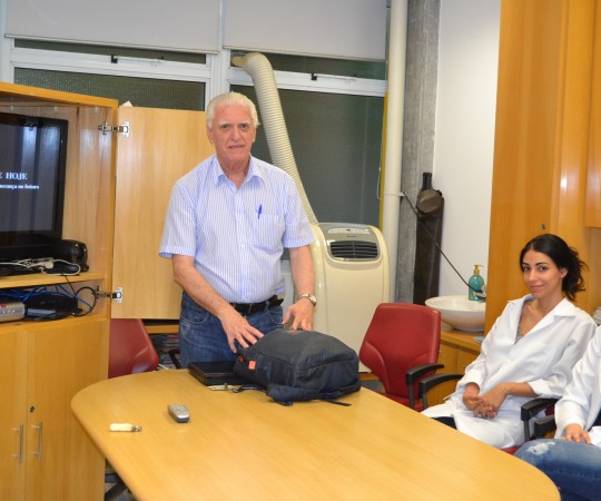 Os Residentes Estagiários de DST de janeiro de 2015 e o Prof. Dr. Luiz Jorge Fagundes, Coordenador Científico do CEADS, durante a apresentação do Documentário sobre a ‘Situação da Hanseníase no Brasil”.