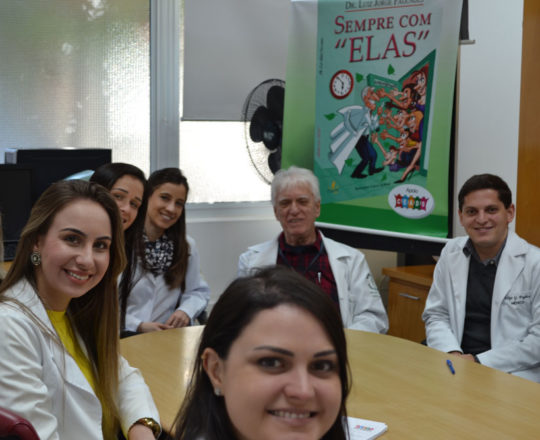 O Prof. Dr. Luiz Jorge Fagundes, Coordenador Científico do CEADS, a Dra. Nathalia Targa Pinto,Dermatologista Sanitária e os Estagiários de julho de 2017, no primeiro dia do Estágio.