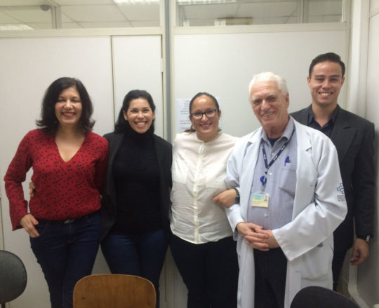 Da esquerda para a direita: Sra. Mara Montadon, a Sra. Ângela Isabel Eugênio, a Sra. Daniela Herrero, o Prof. Dr. Luiz Jorge Fagundes e o Sr. Danilo Moreira, durante a reunião de trabalho do CEADS.