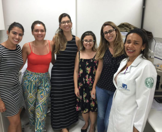 A Biomedica Fatima Morais e às Estagiarias de DST de janeiro de 2019. Durante aula prática de DST