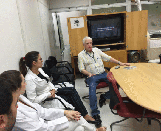 O Prof.Dr. Fagundes e os Estagiários de DST de fevereiro de 2019