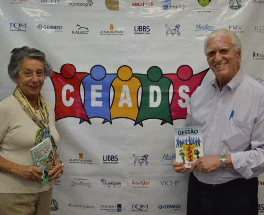O Prof. Dr. Fagundes e a Profa. Dra. Lana Aguiar ao término do 85 Fórum de Debates do CEADS.