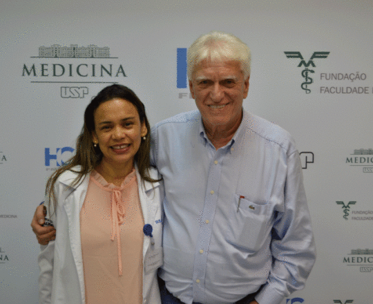 O Prof. Dr. Fagundes e a Biomédica Fátima Morais ao término do 87 Fórum de Debates do CEADS.