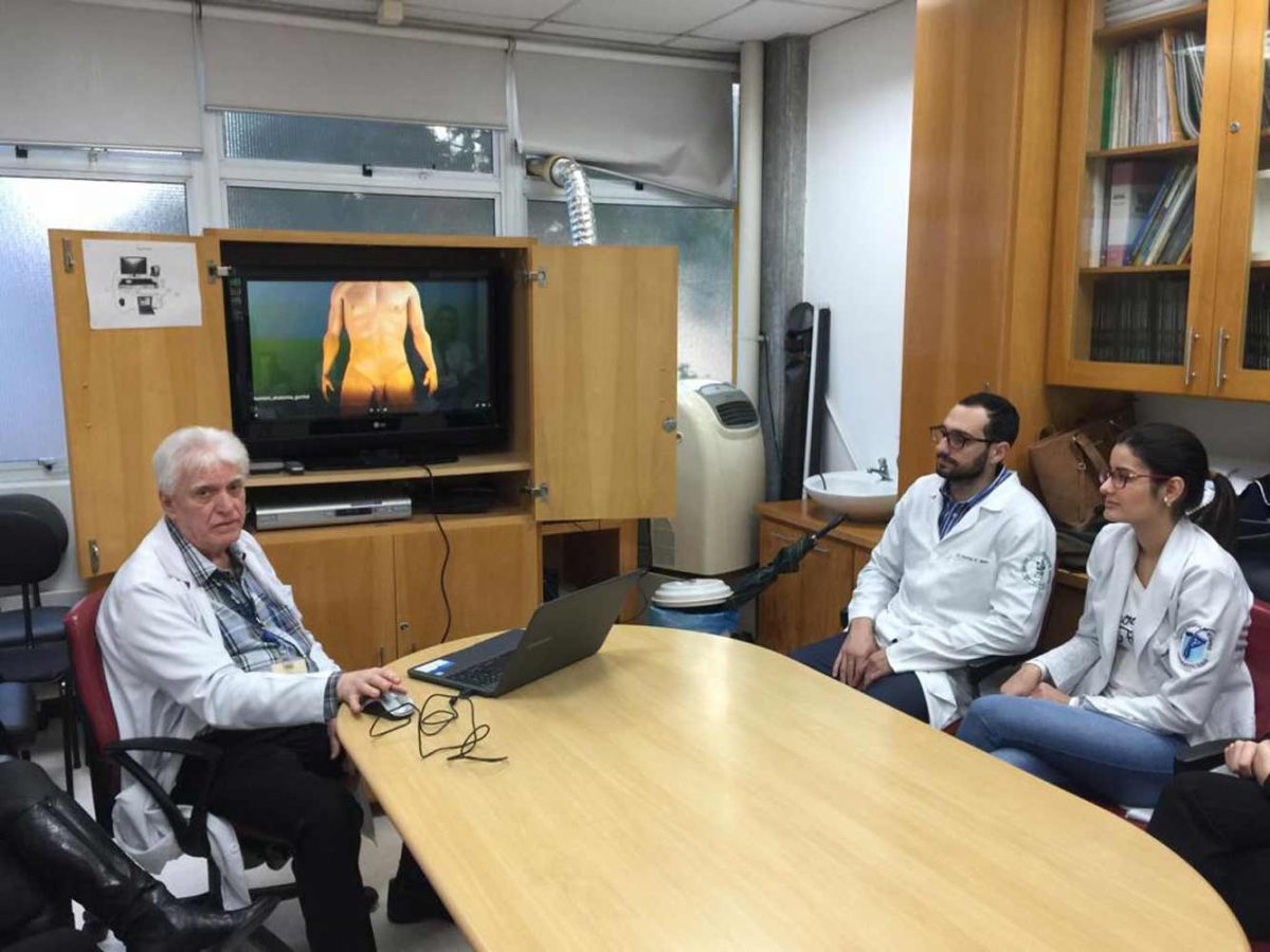 O Prof. Dr. Fagundes e os Estagiários de DST de junho de 2019, durante a apresentação do “Projeto do Homem Virtual”
