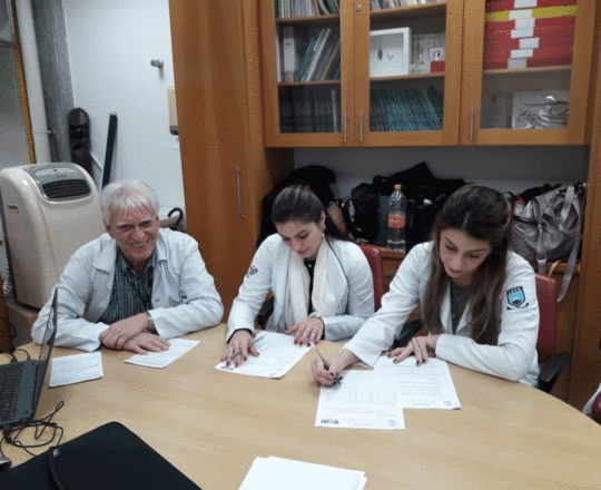 O Prof. Dr. Fagundes e as Estagiarias de DST de junho de 2019, durante a realização das provas escrita e Prática sobre DST