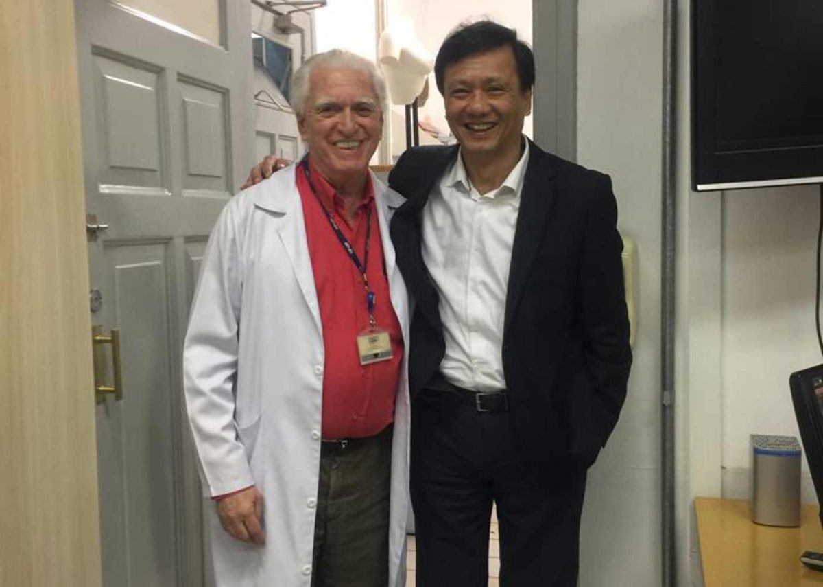 O Prof. Dr. Chao Lung Wen e o Prof. Dr. Fagundes durante a apresentação do “Projeto do Homem Virtual”
