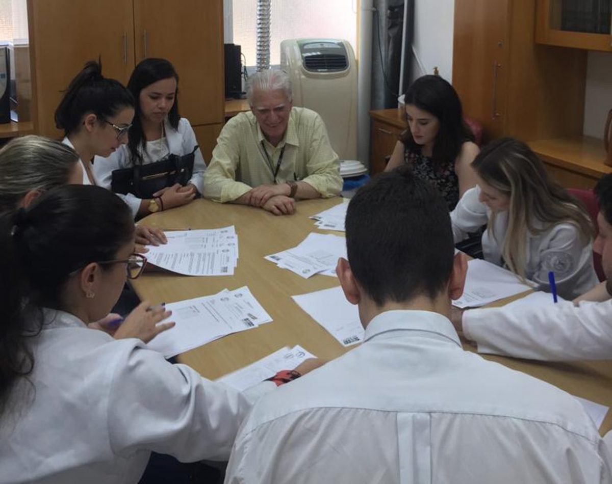 O Prof. Dr. Fagundes e os Estagiários de DST durante as Provas Iniciais do Estágio